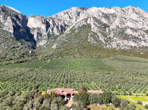 Villa with stunning views to the mountains 5km from the beach Siniscola